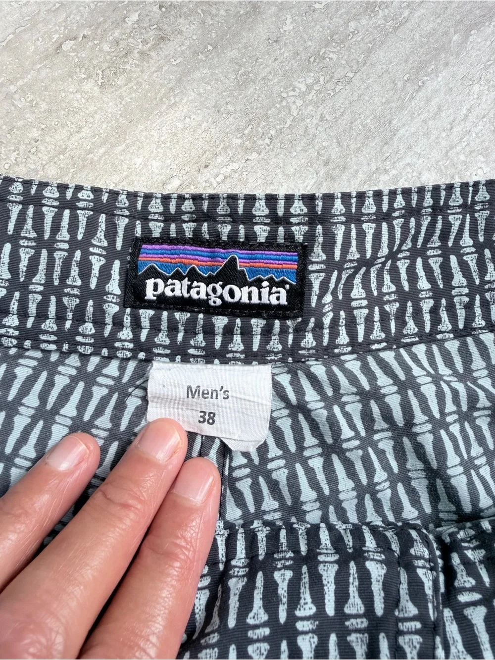 Patagonia Men’s 38 Board Shorts Swim Trunks Gray Black Print Surf 10” Inseam